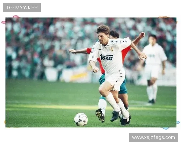 11号传奇足球明星的辉煌历程与影响力解析